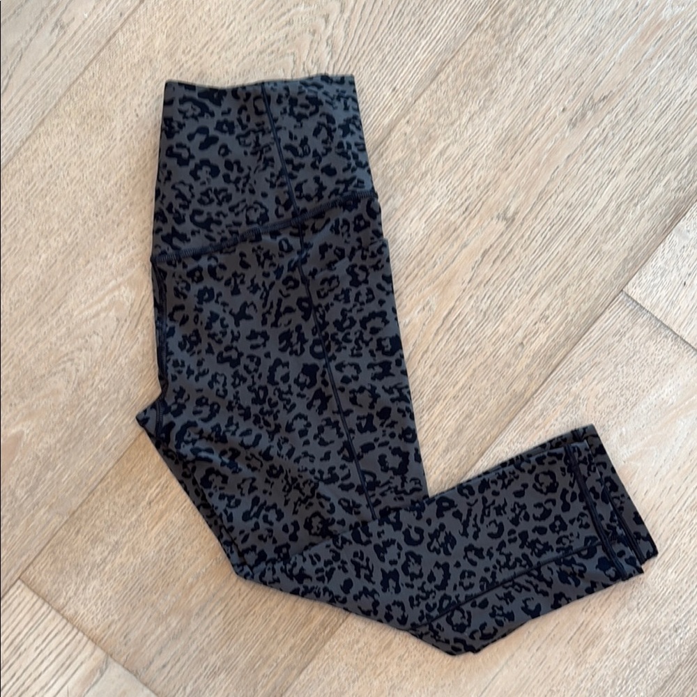 Athleta Leopard Print Capri Leggings, size small